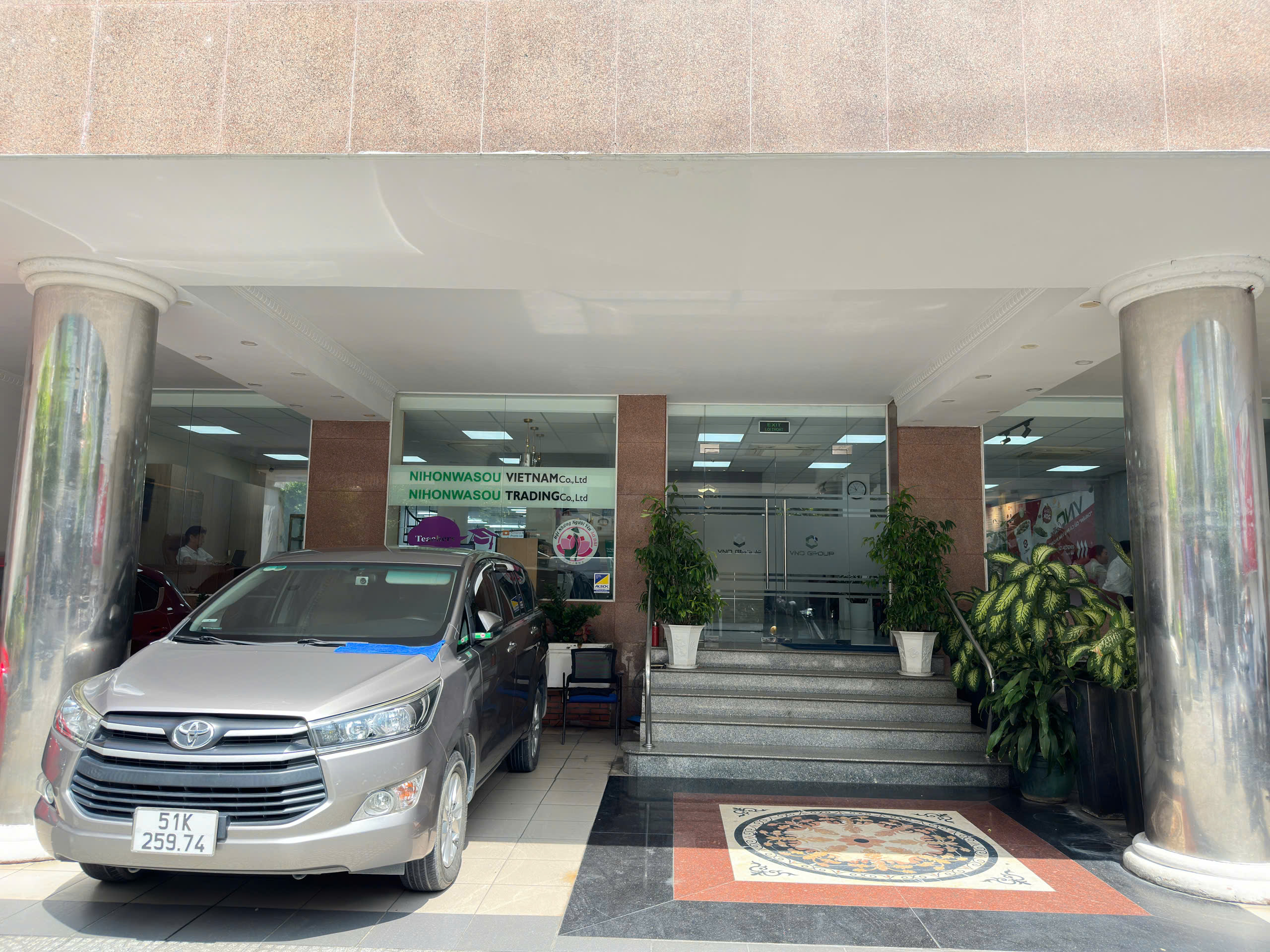 Quầy lễ tân công ty